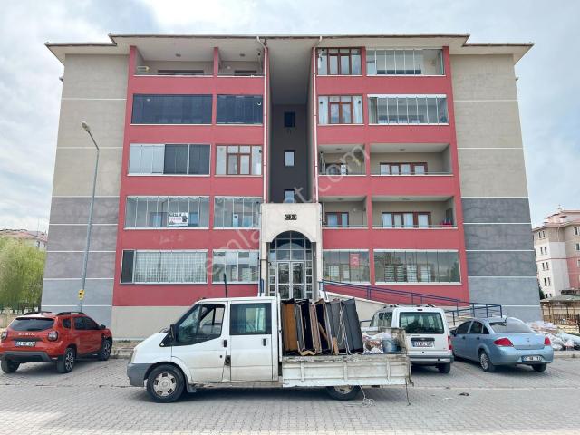 Otogar Karşısı Tokide Hastanelere Yakın Ara Kat Kiralık 3+1