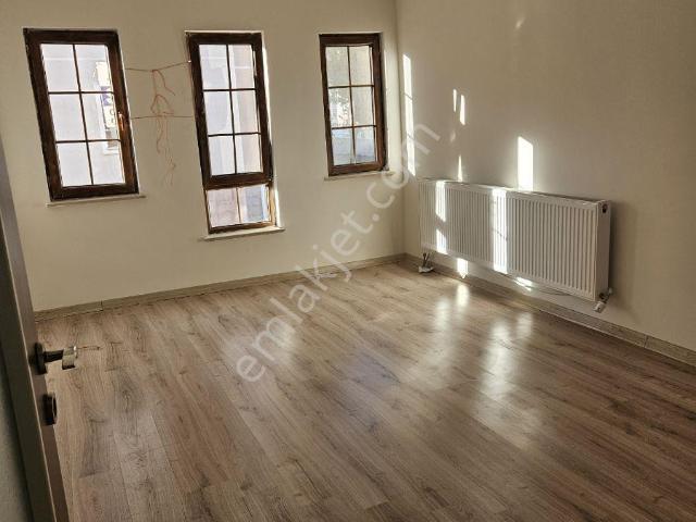 Otogar Tokılerde 2+1 85 M2 Temız Arakat Daıre Kiraliktir