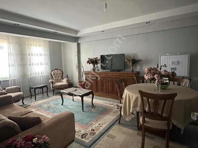 Otoparklı, Doğalgazlı, Merkezi Konumda 3 Yaşında Satılık Daire