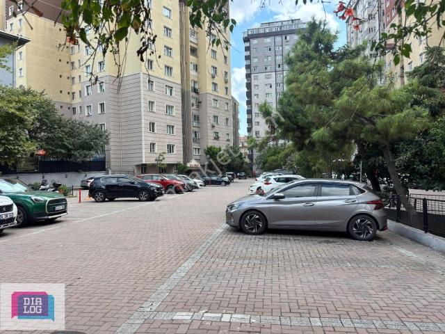 Otoparklı Güvenlikli 3+1, 135 M² Site İçinde Kiralık Daire