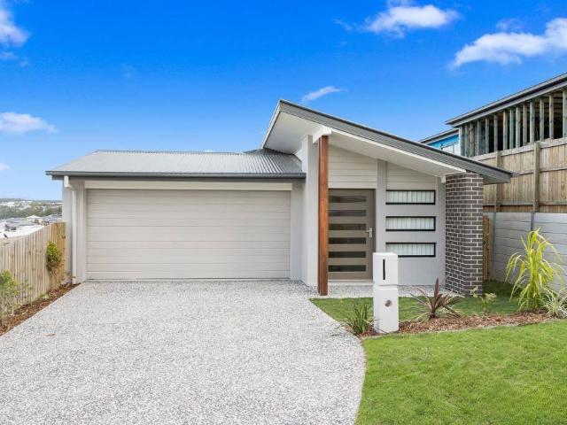 Modern Family Living with Solar Eﬃciency