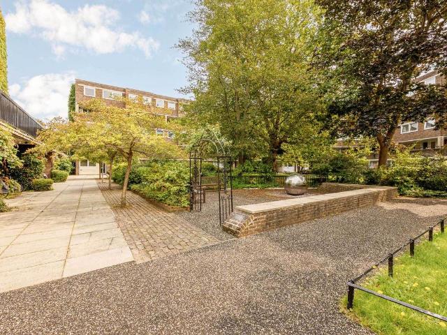 Otho Court, Brentford Dock TW8, 3 bed flat to rent, £2,600 pcm | PrimeLocation