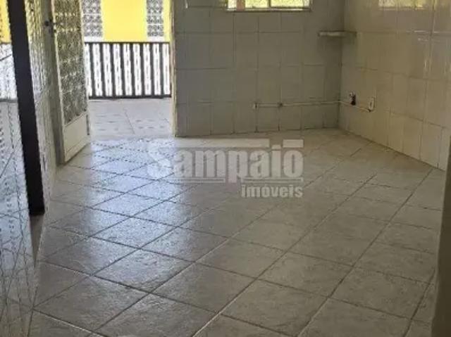 Ótima casa avarandada de 03 quartos em Campo Grande