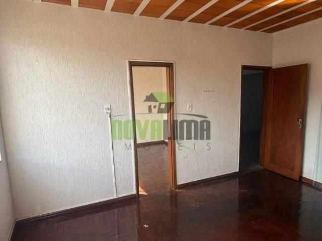 Ótima Casa a venda no centro de Nova Lima