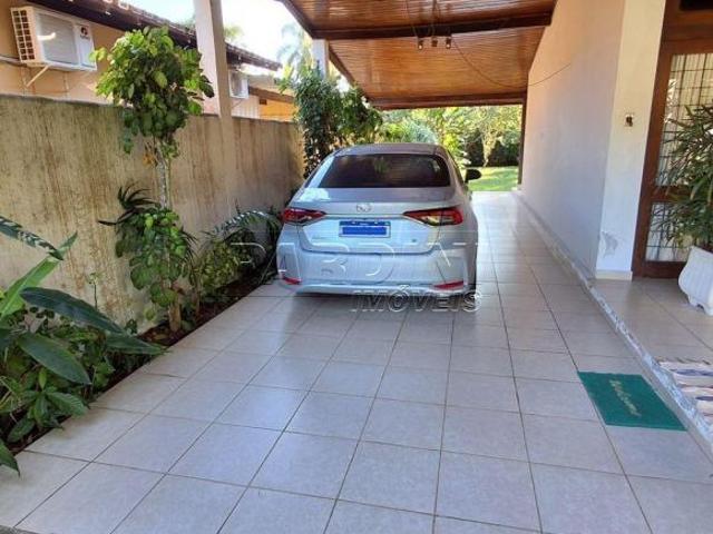 Ótima casa com 4 dormitórios, terreno de 1.100 m2, perto do mar, na praia do Lázaro em Ubatuba!