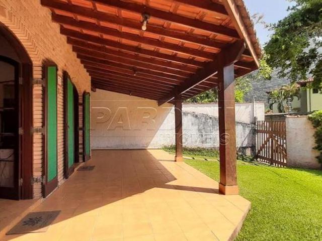Ótima casa com 4 suítes e espaço gourmet na praia do Lázaro em Ubatuba!