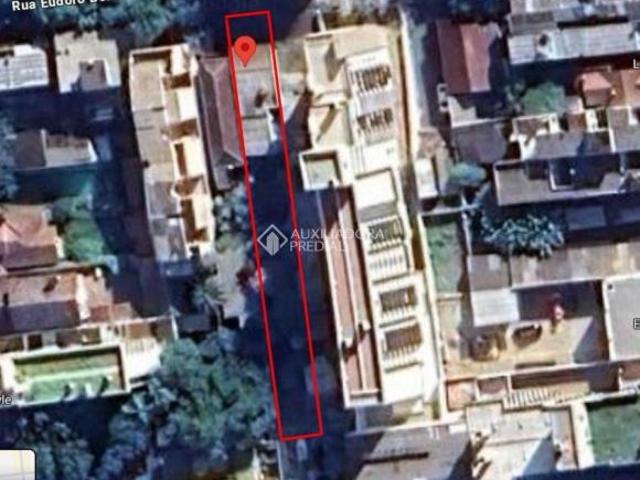 Ótima casa com amplo terreno no bairro Auxiliadora!