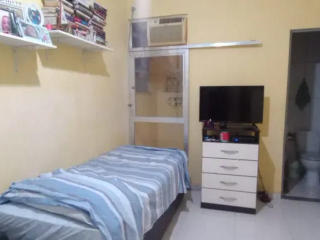 Ótima Casa de Fundos Linear Quintal Terraço 03Qts suite aceita financiamento colado a Rua Cachambi