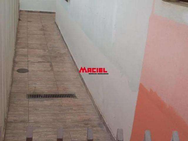 ÓTIMA CASA DE LOTE INTEIRO NO JARDIM CEREJEIRAS