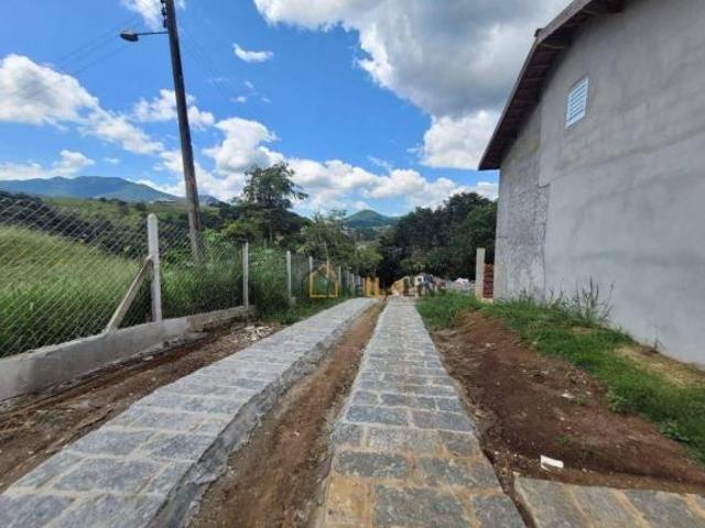 Chácara em condomínio fechado com 1495m² em Guaraiúva, Vargem Grande SP, casa nova com escritura reg