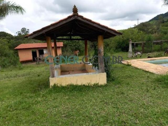 Ótima Fazenda de 42 ha na extensão da Cidade e com boa estrutura e muita Água