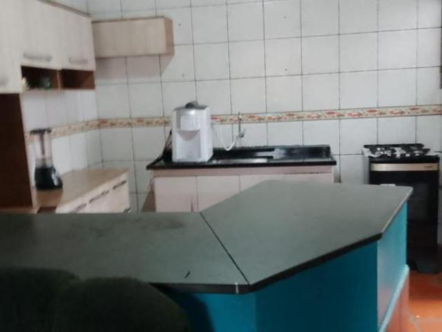 Ótima localização ! Casa principal com 02 dorms, 1 banheiro. Edícula 1 suíte !