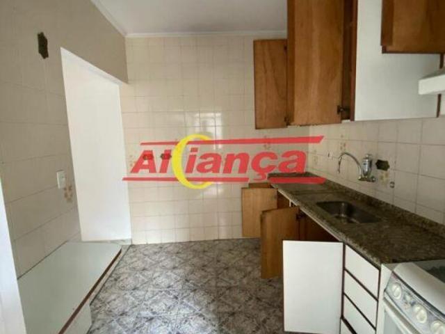 ÓTIMA OPORTUNIDADE Apartamento grande e bem localizado 78 m2, 2 dormitórios, 1 vaga