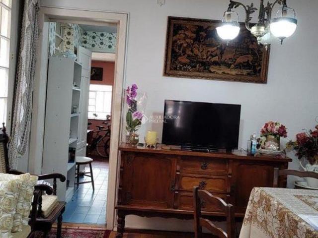 Ótima oportunidade de casa à venda no bairro Rio Branco em Porto Alegre.tant comercial como residenc