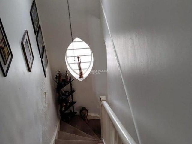 Ótima oportunidade de casa à venda no bairro Rio Branco em Porto Alegre.tant comercial como residenc
