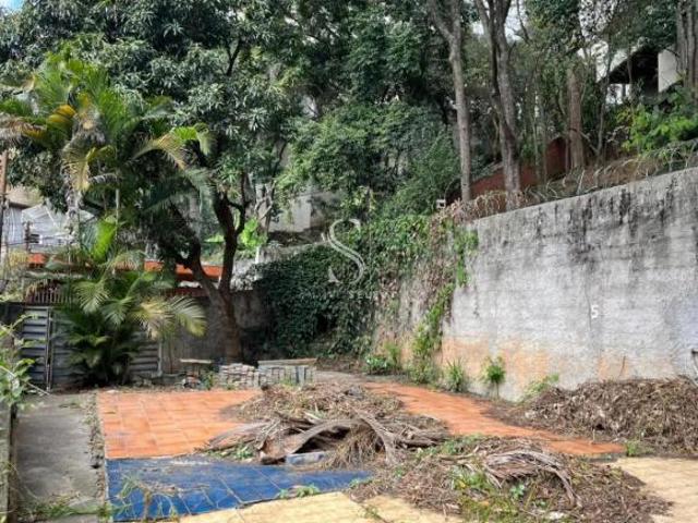 ÓTIMA OPORTUNIDADE TERRENO À VENDA DE 176M² DE ESPAÇO AMPLO PARA CONSTRUÇÃO LOCALIZADO NA LAPA