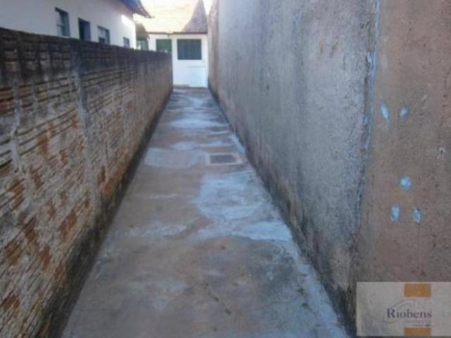 OTIMA PARA RENDA 2 casas 1 edícula c/ 1 dor cada à venda, 250 m² terreno, 150 m² de constru R$ 18