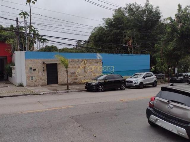 Ótimo terreno com 312 m², plano, em rua de grande movimento