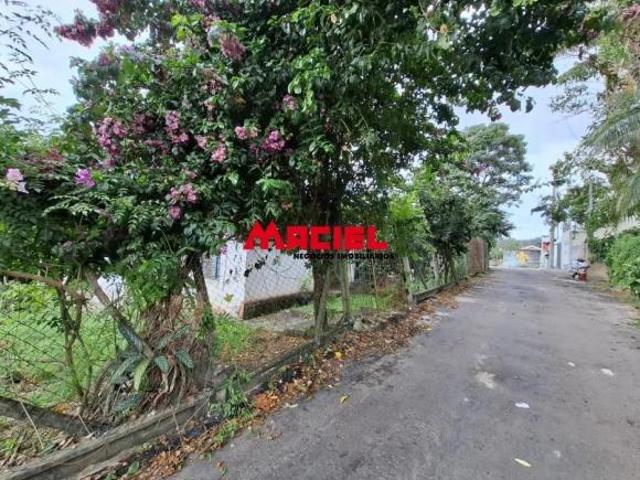 Ótimo terreno com casa antiga, casa pra demolição, com 4 dormitórios, sala,cozinha,2 banheiros poré