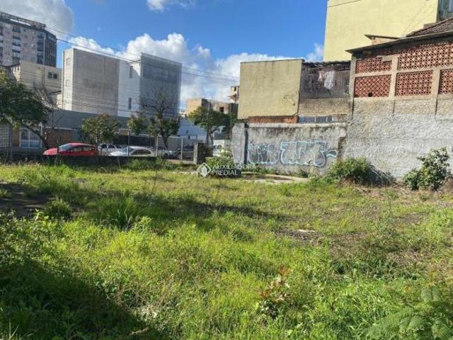 ÓTIMO TERRENO DE ESQUINA, PLANO, CERCADO, PERFEITO PARA COMÉRCIO