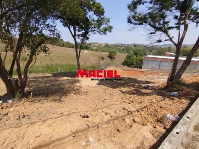 Ótimo terreno de 180 m2 Jardim Nova República leve declive