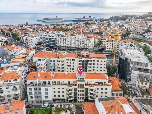 Ótimo apartamento T3 localizado na Rua do Pombal, mesmo no c. 121m² Santa Luzia Funchal