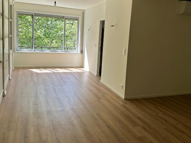 Ótimo apartamento T4 com 3 frentes