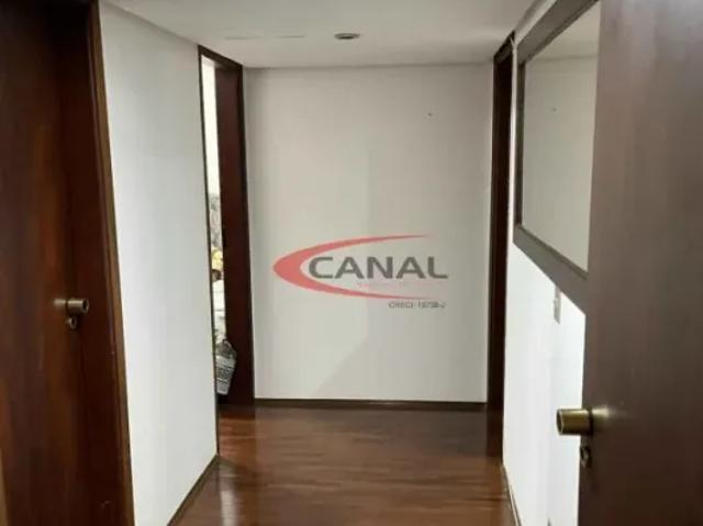 Ótimo Apartamento, Amplo e Conservado