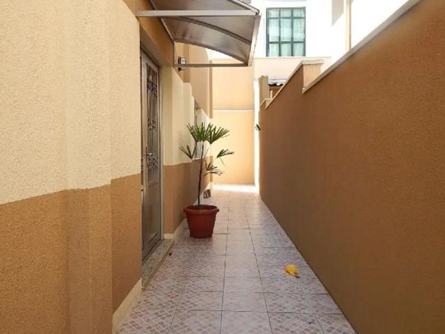 Ótimo apartamento em localização privilegiada, cozinha com armários. Só 3 Aps no Prédio e sem taxa de condomínio