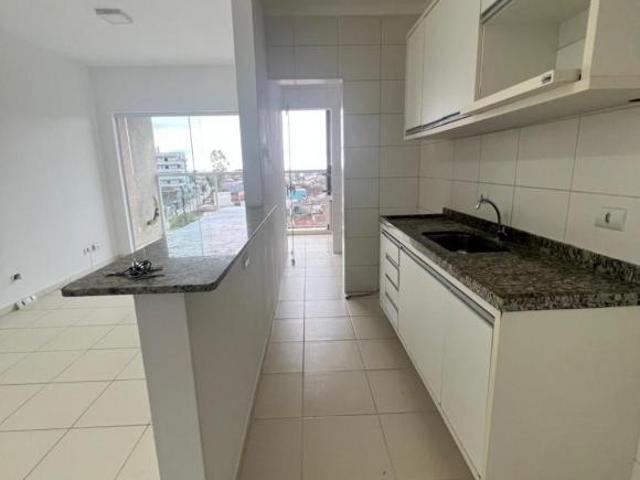 Ótimo apto com vista para o mar, com 02 dorms, 01 suíte, condomínio com área de lazer !