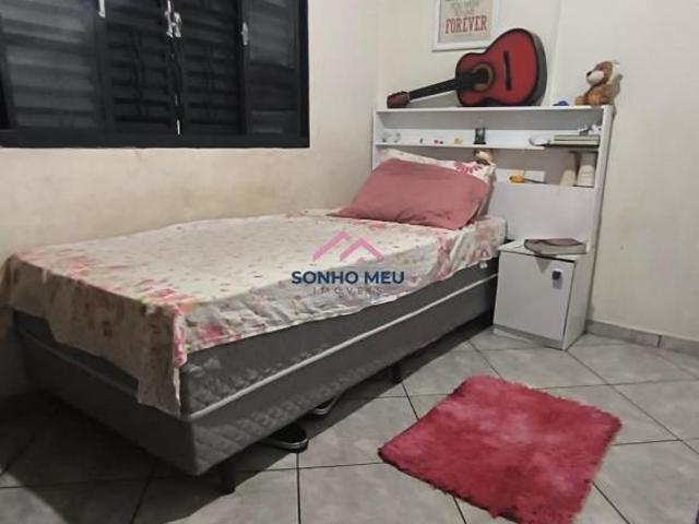 Ótimo imóvel na parte alta do bairro, sala tv, cozinha, 2 dormitorios, 2 banheiro social, área lazer