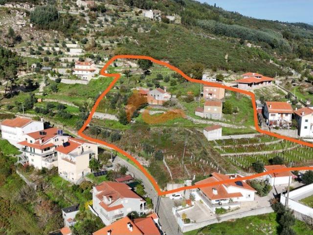 Ótimo investimento: 3 casas independentes com terreno na vil. 321m² Avô