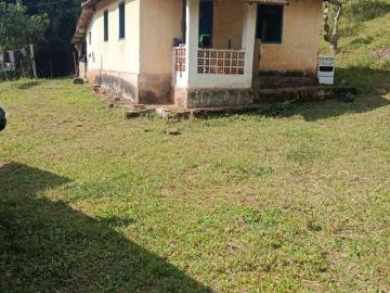 Ótimo sitio com apenas 300 metros de estrada de terra