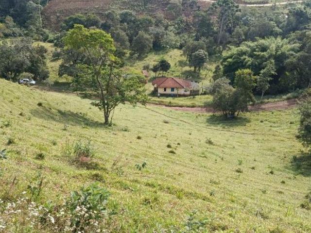 Ótimo sitio com apenas 300 metros de estrada de terra