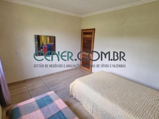 Ótimo Sítio de 8.000 M² com boa Casa na extensão Urbana de entre Rios de Minas