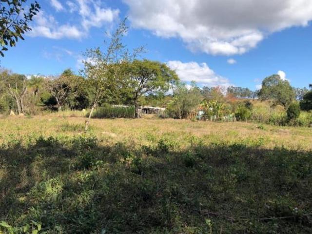 ÓTIMO SÍTIO DE 10.000m² PLANO E COM ÁGUA CORRENTE À VENDA EM PIRACEMA/MG