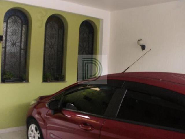 Ótimo sobrado semi isolado, muito bem localizado