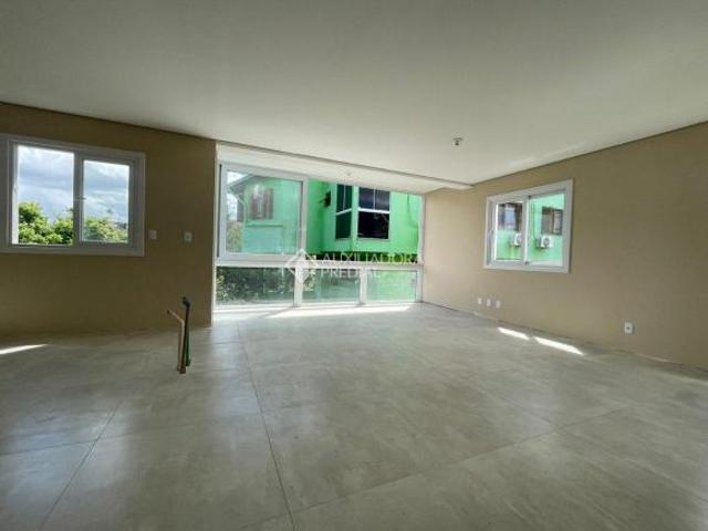 Ótimo Sobrado triplex à venda com 138m² de área privativo, 3 três quartos, sendo 1 um suíte