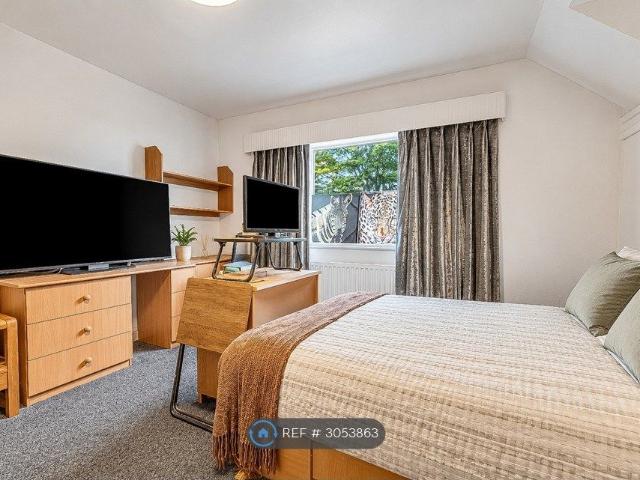 Otley Old Road, Leeds LS16, 2 bed shared accommodation to rent, £900 pcm | PrimeLocation