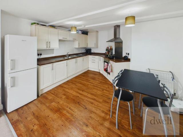 Otley Road, Guiseley, Leeds, LS20 2 bed flat to rent £800 pcm £185 pw