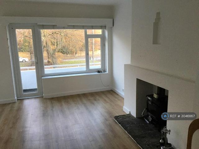 Otley Road, Leeds, LS16 2 bed flat to rent £1,200 pcm £277 pw