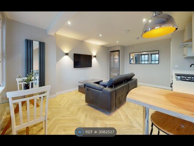 Otley Road, Leeds LS16, 2 bed flat to rent, £1,400 pcm | PrimeLocation