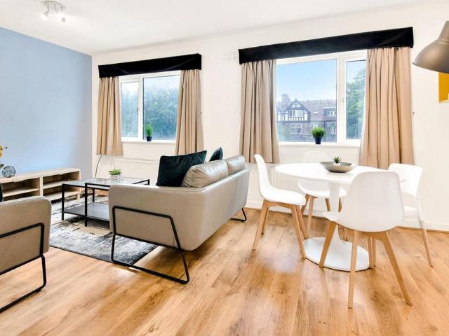 OTLEY ROAD, LEEDS, LS6 4 bed flat to rent £1,400 pcm £323 pw