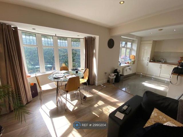 Otley Road, Leeds LS6, 2 bed flat to rent, £1,300 pcm | PrimeLocation