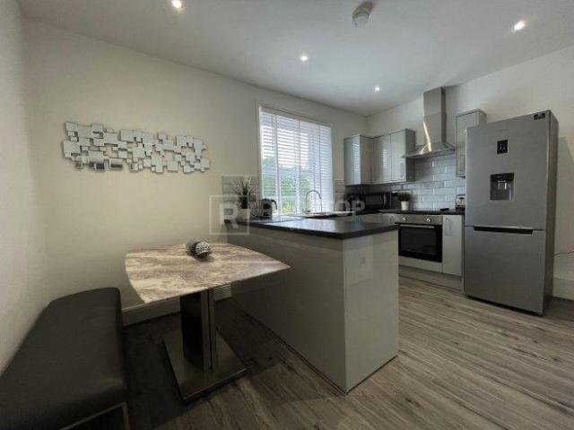 Otley Road 1 bed in a house share to rent £1,100 pcm £254 pw