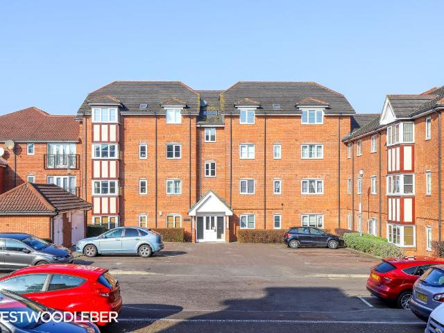 Ottawa Court, Broxbourne EN10, 2 bed flat to rent, £1,450 pcm | PrimeLocation