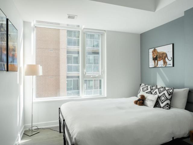 Ottawa Furnished Condo for Rent Contemporary 2 Bedroom, 2 Bath with Balcony and Air Conditioning