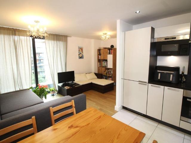Ottawa House, Maple Quays, Albatross. 2 bed flat to rent £2,650 pcm £612 pw