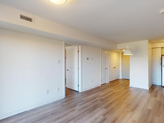 160 Whispering Winds Way 305 Ottawa, ON K1W 0L4