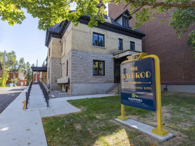 Ottawa, ON K1N 6M8 476 Rue Wilbrod Street 101